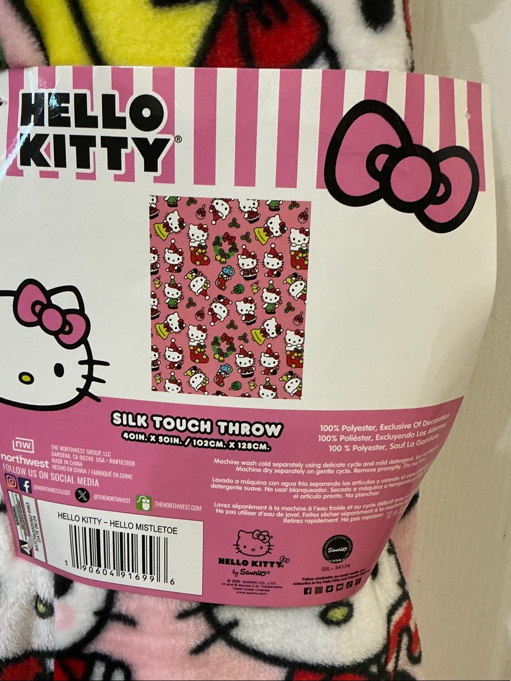 Hello Kitty Pink Christmas Holiday Silk Touch Throw Blanket. - Picture 2 of 3